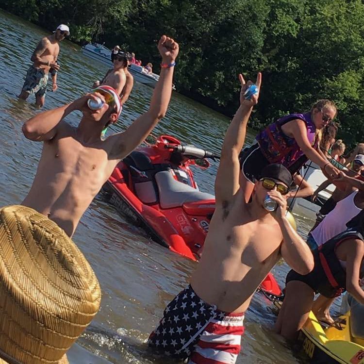 rileyvoit's profile picture. 