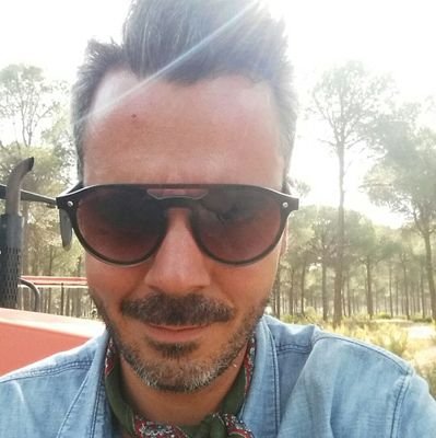 En un pueblo, sevillano, al pie del Guadalquuivir.