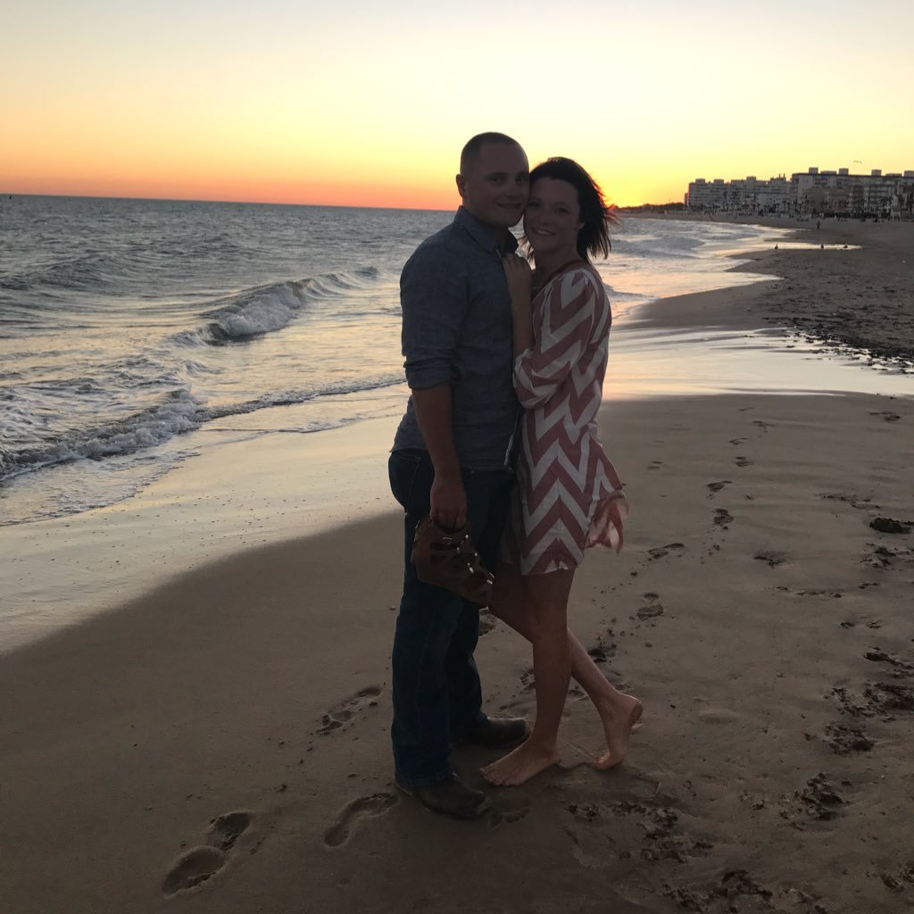 AdriLoppe's profile picture. Mommy ×2 & Wife💓 WV✈️VA🚚NC