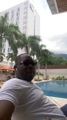 DonatLuyindula's profile picture. Digital & Technology Consultant