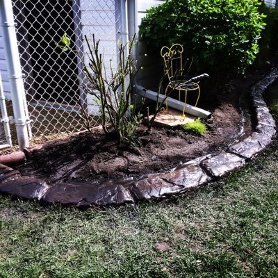 EdgeItCurbing's profile picture. Does your landscape stand out? Edge-It Decorative Curbing can help! We've been putting the EDGE on Central Alberta Landscapes since 2005!