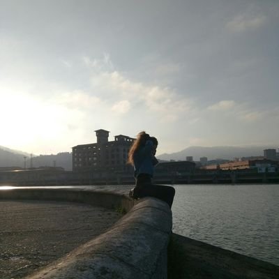 jarrai zure bidetik, hobe da horrela, gauza denen gainetik haizea bezela... 🌻🌙