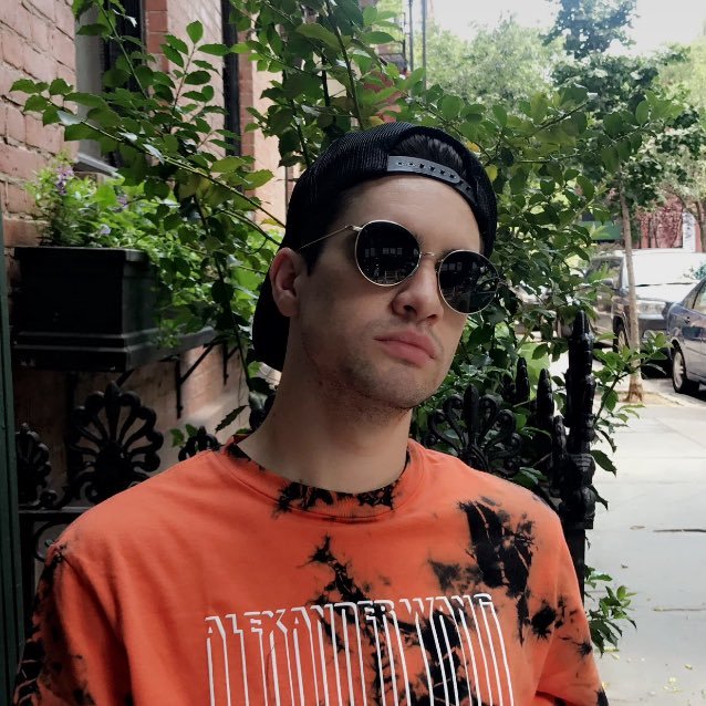 ruinedroses_'s profile picture. BITCH IM LIVING