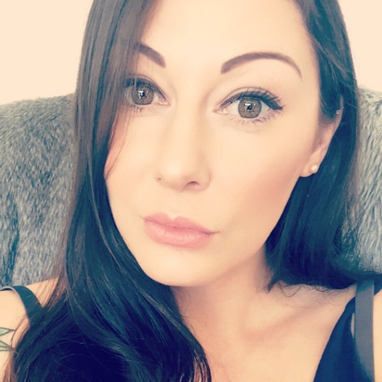 Shells_Foster's profile picture. lover of books, films, my boys and cups of tea ☕️ Snapchat: shell_84 Instagram: shelley_foster_burnell