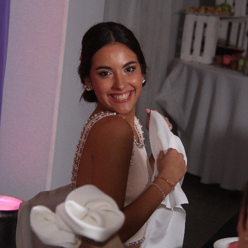 abril_urquiza's profile picture. Somos quienes somos por muchas razones.../pisciana ♓