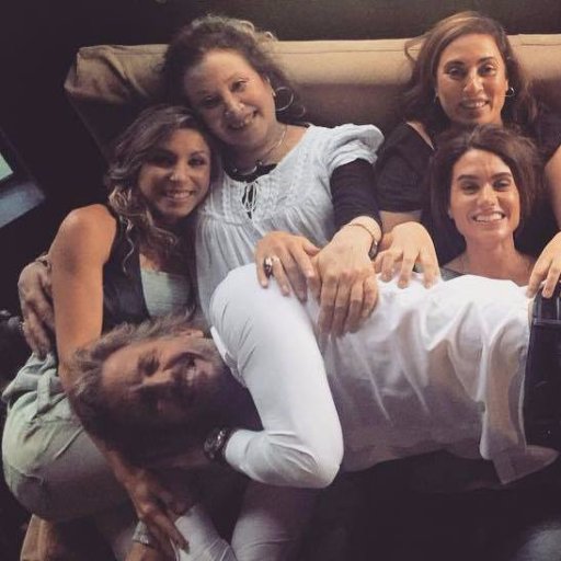 Twitter Oficial #AdiosQueridoPep Protagoniza @raggiflor - @Facundo_Arana - @MirelaPayret - @JuanPalomino11 - Claudia Cantero -Marian Bermejo
#EnlosMejoresCines