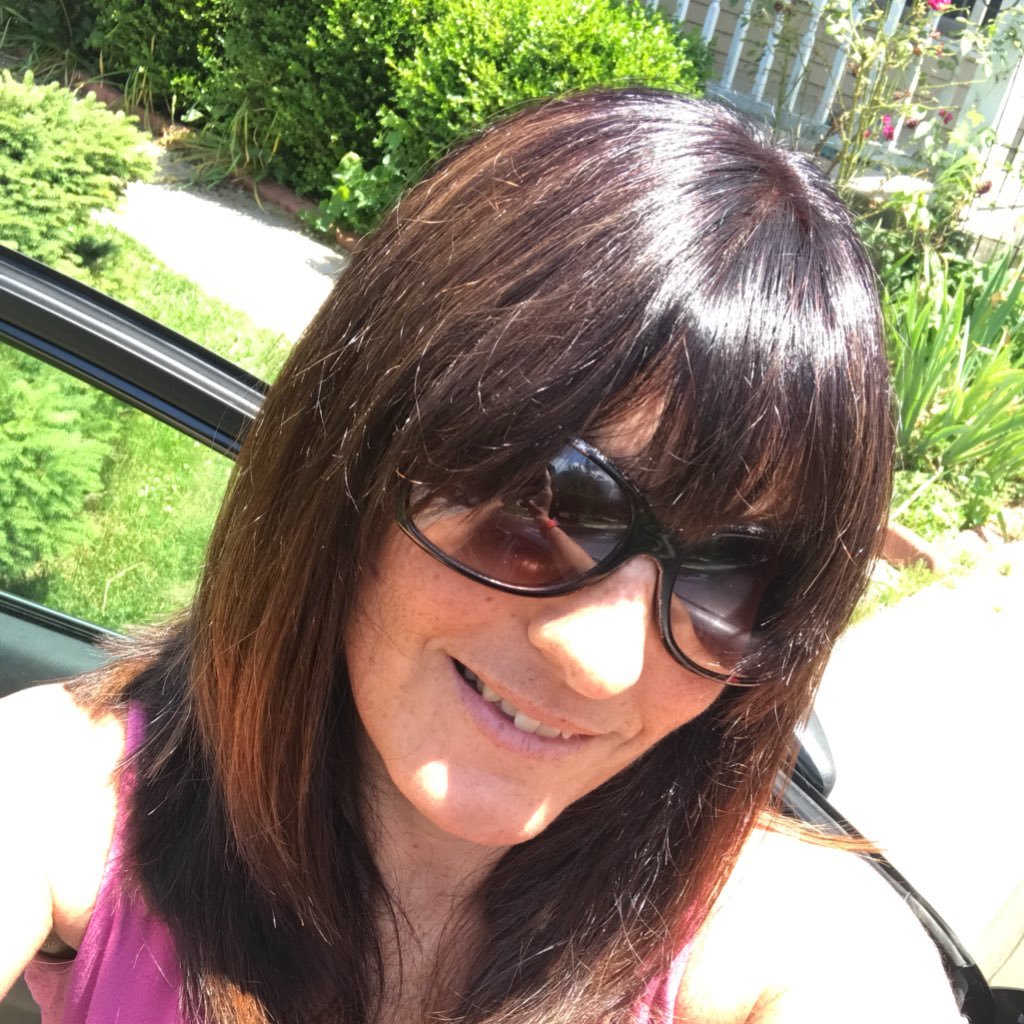 StephCalabria's profile picture. married, 3 kids, teacher, runner