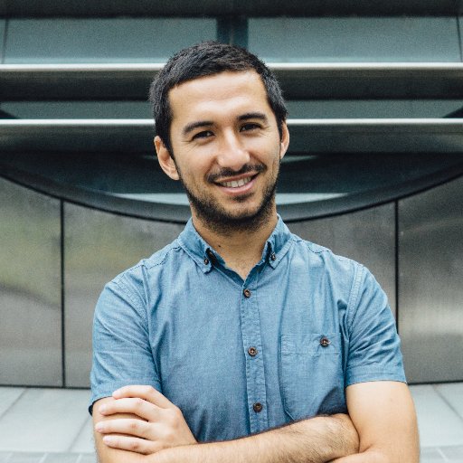 Ingeniero UChile, master en TI USydney, cofundador Chatbot Chile, estudiante doctorado UChile.