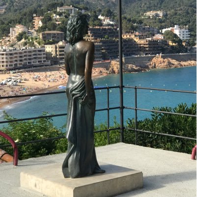 sunnygirlok's profile picture. Hay que inyectarse cada día con fantasías para no morir de realidad.