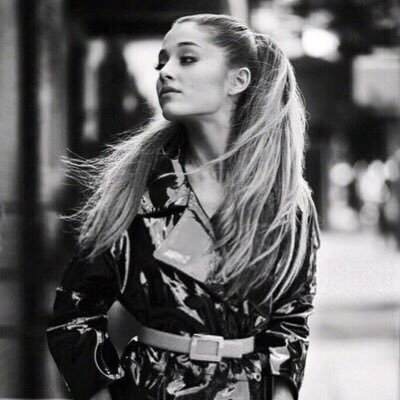 Oxlmapa's profile picture. jeune étudiante populaire de Son lycée. prête à tout pour accomplir ses rêves