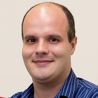 Marido, pai, Investidor e Músico meia boca, trilha de bike e video-game, Corinthiano, sofredor.