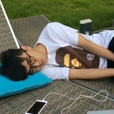 gr__ay's profile picture. :-)