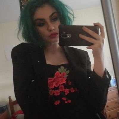 queer🍄non-binary🍄desi🍄anarchist🍄chronic illness & clean air advocate🍄(ex)psychology student turned herbalist🍄passionate abt radical mutual aid 🍄
