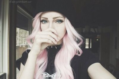 Alex| Photographer| Shy| Looking For A Job| Decetive 80s Au|