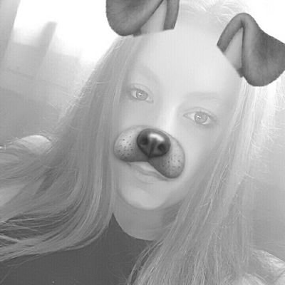 Tiffany | 16ans | Reims 📍 
| Saint Michel📚 |  É❤ |