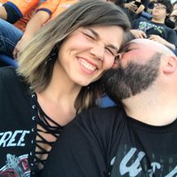 E (@hotmess_momof5) 's Twitter Profile