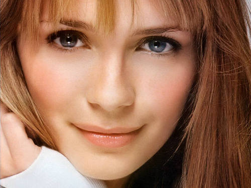 LiviaDemiGod's profile picture. hiya! i'm livia! you can count on me for anything! i love to laugh, dance, and sing. :)