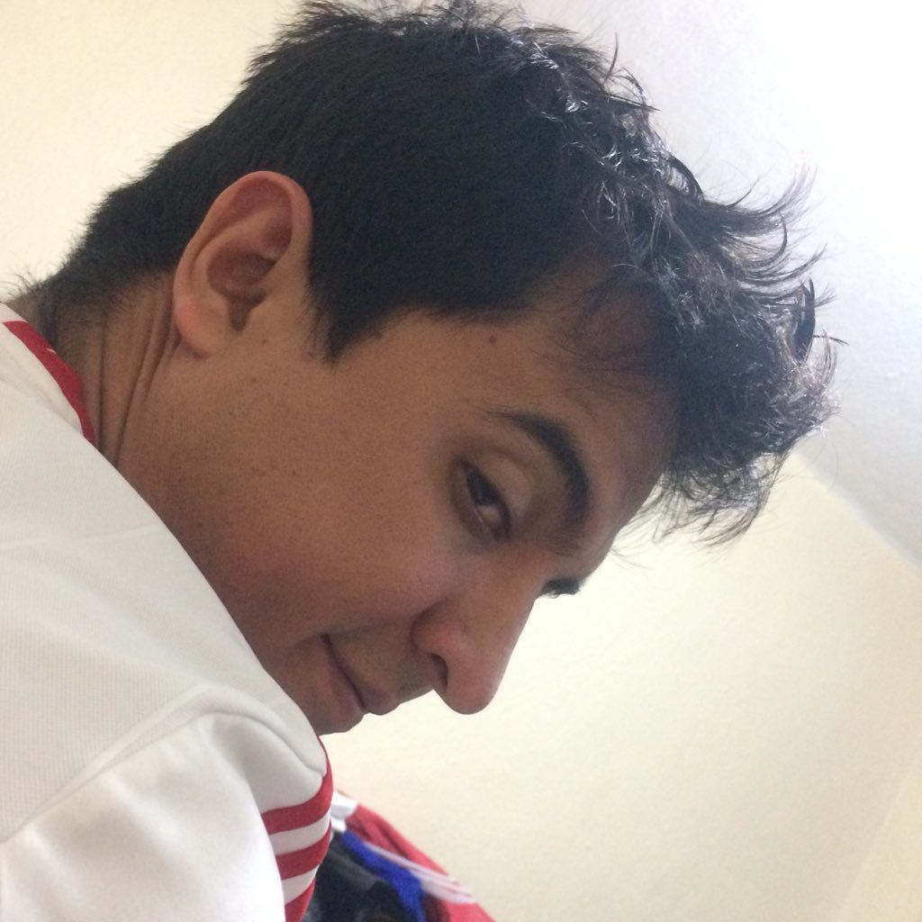 24simpleman's profile picture. NO TE TOMES LA VIDA DEMASIADO EN SERIO, NUNCA SALDREMOS VIVOS DE ELLA...