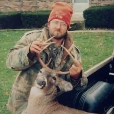 Happily married Father of three, love hunting, basketball #AntiTrump #Resist #FBR