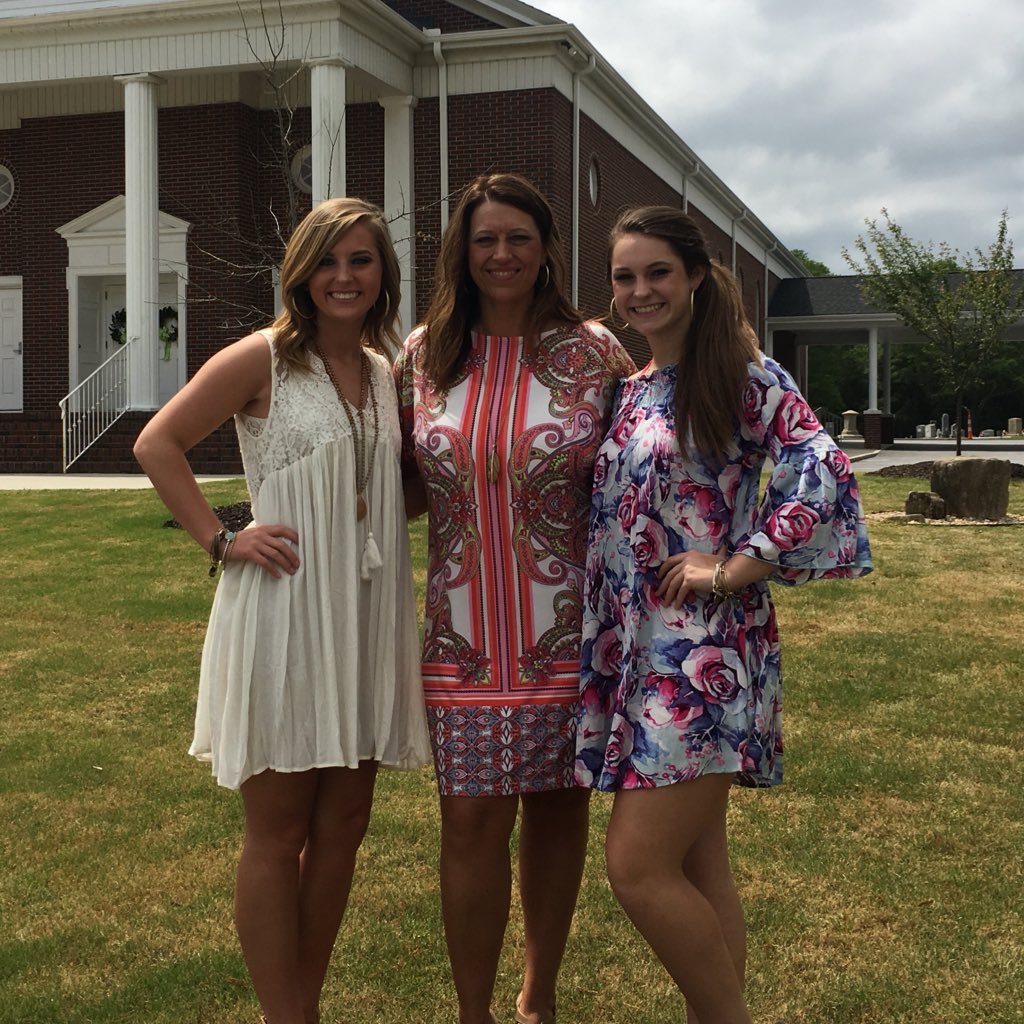 Mom of 3 beautiful girls, wife of an amazing man, and follower of Christ. Jeremiah 29:11