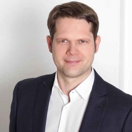 Pressesprecher, Politologe, geprüfter Berater für PR-Kommunikation (DAPR). Themen: Journalismus, Infrastruktur, PR, KI. S04💙🤍. Privater Account 🙂