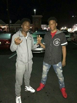 _Deelongway_'s profile picture. 