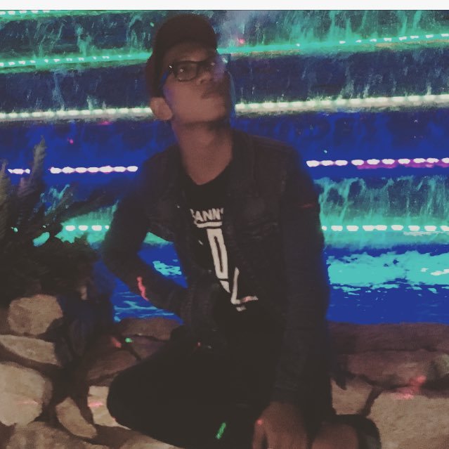 YePhyoPaing1's profile picture. ေရထဲက်ရံုနဲ႔ေရမနစ္ပါဘူး ေရထဲဆက္ေနမွသာေရနစ္မွာပါ