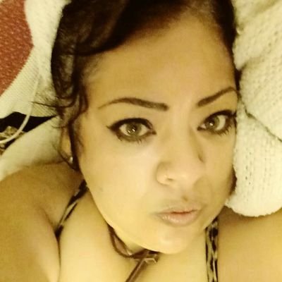 Romantica Carinosa y me encanta desfrutar mi vida ..esta Reiña buscar su REY....