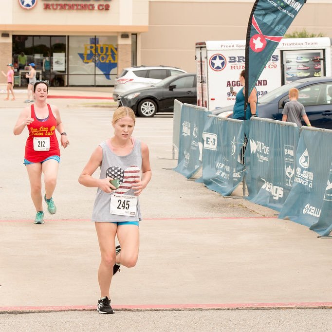 runner_danielle's profile picture. lover of running 🏃🏼‍♀️, working out🏋🏼‍♀️, eating healthy, & makeup.💄 ✨❤️💙🇺🇸 new twitter.🤦🏼‍♀️ follow my main insta @danielle.d0 6.9.17 ❤️💙