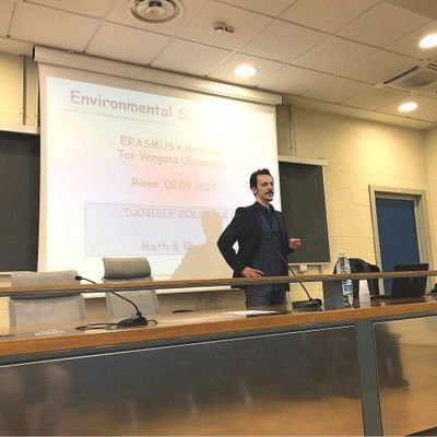 eleinadannoloc's profile picture. Professore, spero.