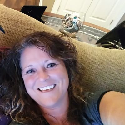 LeslieLC66's profile picture. 
