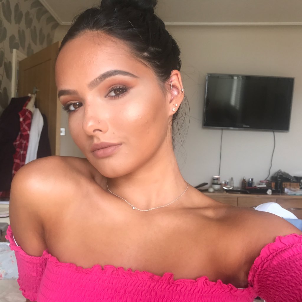 Beauty & lifestyle blogger.