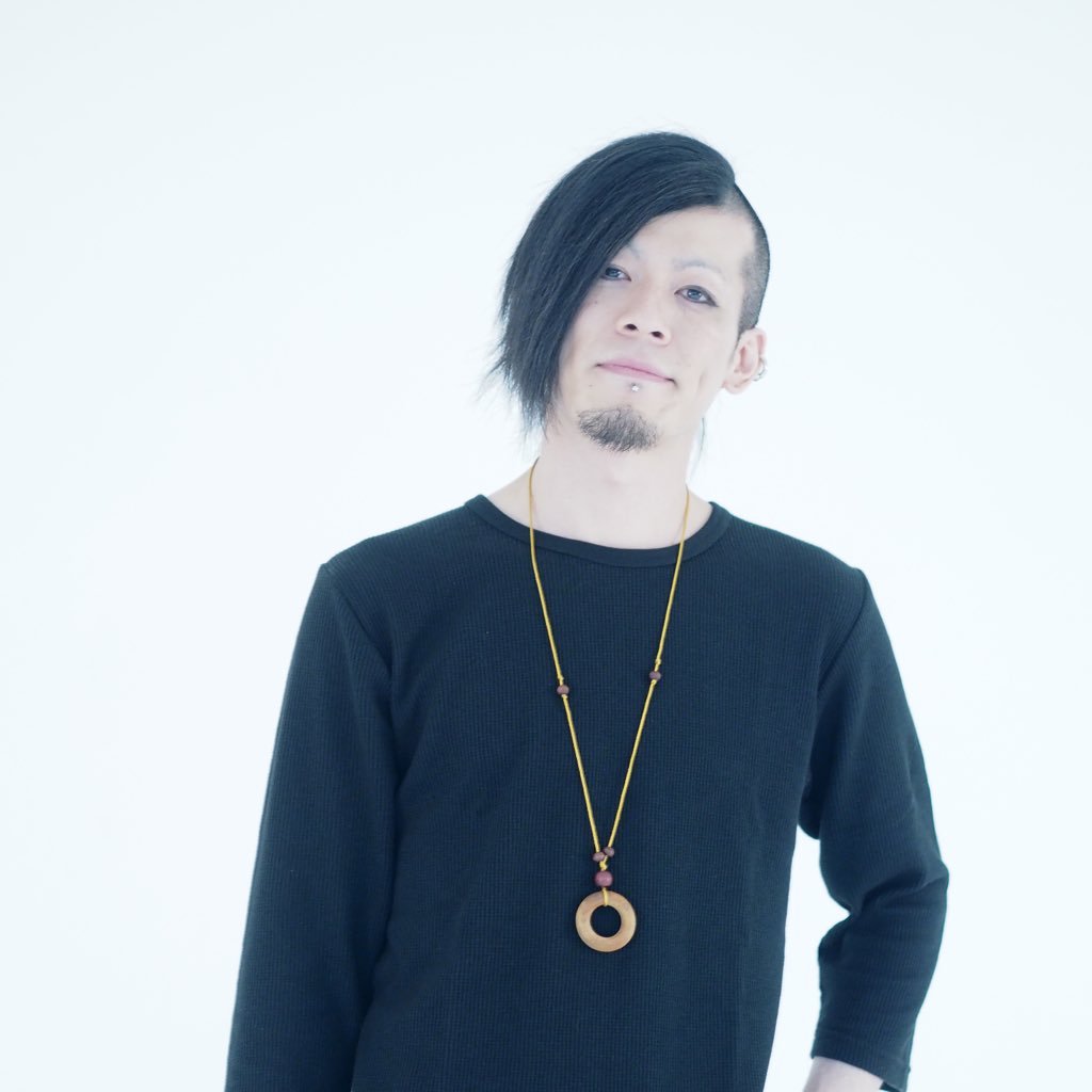 歪-HIZUMI-(@HIZUMI_TOKYO)でベース弾いてますー( *｀ω´)音楽とアニメとお酒があれば生きていける気がする(=ﾟωﾟ)ﾉ