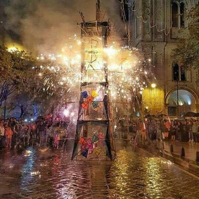 DE LA REGLA SOLO SE ESCAPAN LA EXCEPCIÓNES Y LAS MUJERES EMBARAZADAS
 Libertario. Pintor sin tiempo para pintar. Escritor con ideas claras pero mala ortografía.