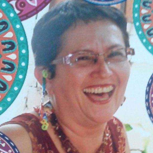 normaluber's profile picture. Poderosamente frágil, aficionada a las revoluciones y re-evoluciones noviolentas, continuas, gozosas. Mamagallista de origen, filiación y profesión.