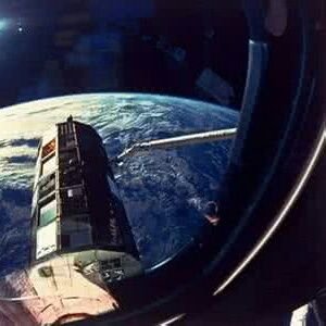 wuzhanhong1's profile picture. 漫步太空，茫茫宇宙我们都是一粒尘埃，或一颗巨星。相互闪耀交相辉映。跨过时间，空间。我们在星空中寻找人类追寻的那些至真至纯的梦。