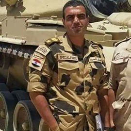 رسمنا على القلب وجه الوطن ، نخيلا ونيلا وشعبا اصيلا
وصناك يا مصر طول الزمن ليبقى شبابك جيلا فجيلا .