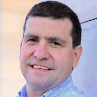Evangelizador del Cloud y la tecnología. Geek de corazón, fanático de la productividad y promotor del cambio. Casado y padre de dos niños. Life is good!