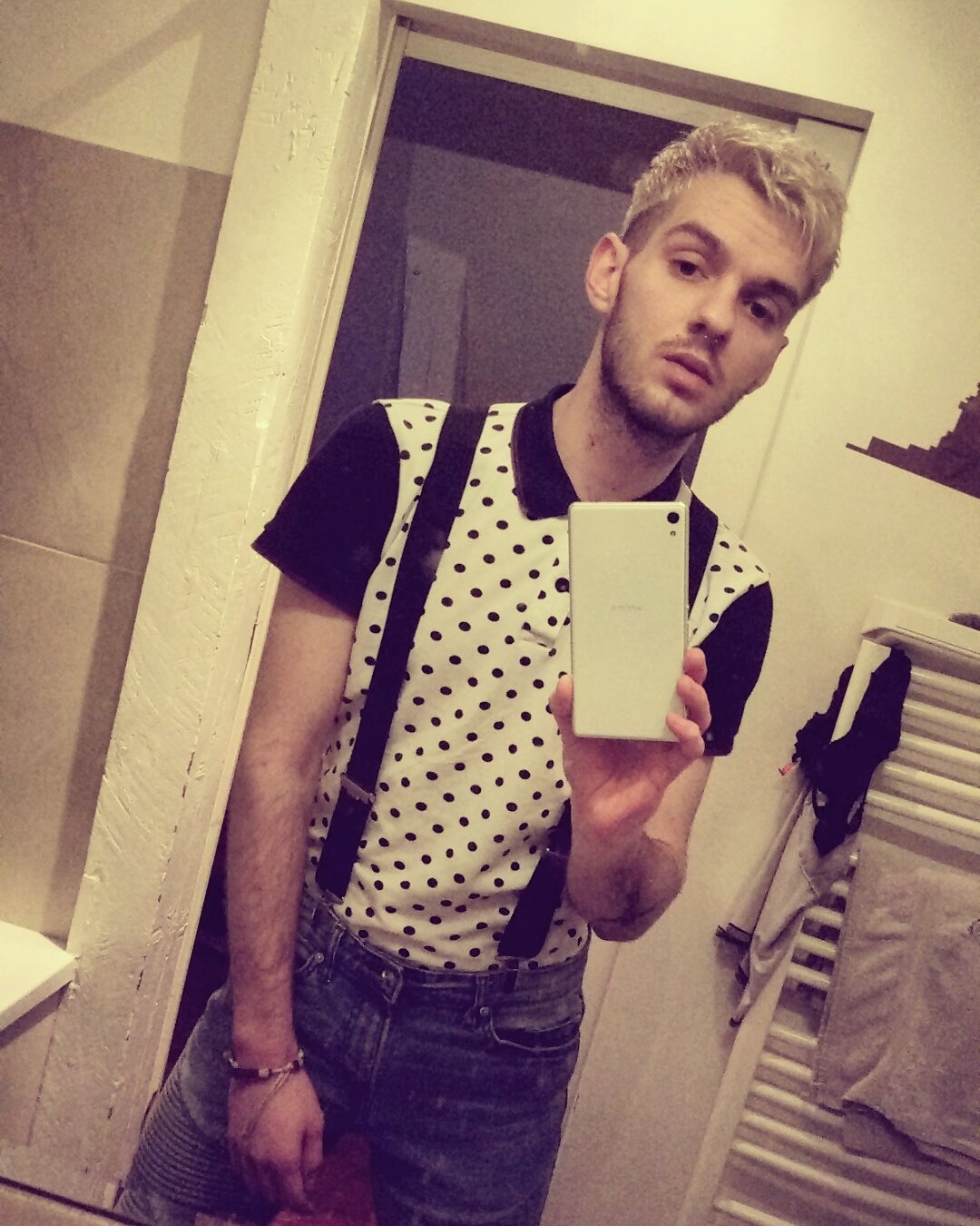 Kevin‚ 22 years. french boy
tokio hotel. I am an alien
Facebook: ici-c'est-kévin
Snap: Kevin.alien
gay french boy
instagram: kekekevin5