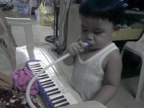 euantoot's profile picture. 2-year old son of a daydreaming could-have-been-physicist mum and a future-best-screenplay-awardee dad