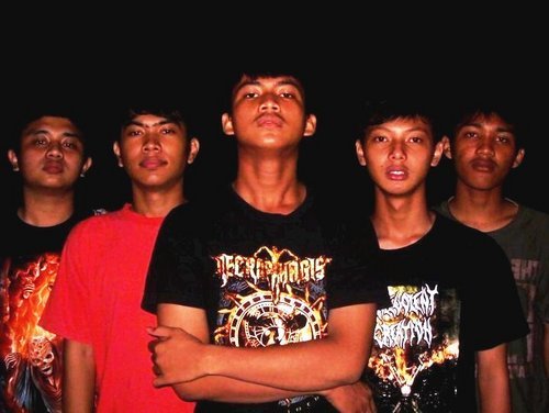 osmosisreverse's profile picture. We are @YTByesiam @deiLR @ayinugraha @waynerkarera @taufan_dimas and ready to rock your soul \m/