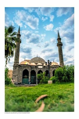 نفساً حداها الغلا والصبر يردعها.....طاوعت فيها الصبر والشوق ماطعته.....ودعت لي ناس ماودي اودعها..... من انت ما ودعك؟ وابوي ودعته....