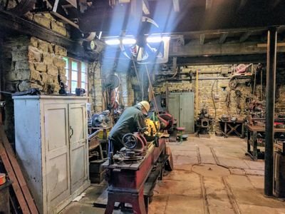 historyhelp_'s profile picture. Research, training, curating