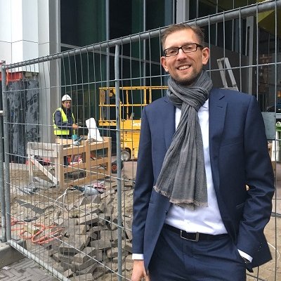 Beleidsmaker bij het rijk. Zoekt wat mensen verbindt. Werkt - uit enthousiasme voor politiek, bestuur en maatschappij - aan beleid dat werkt!
