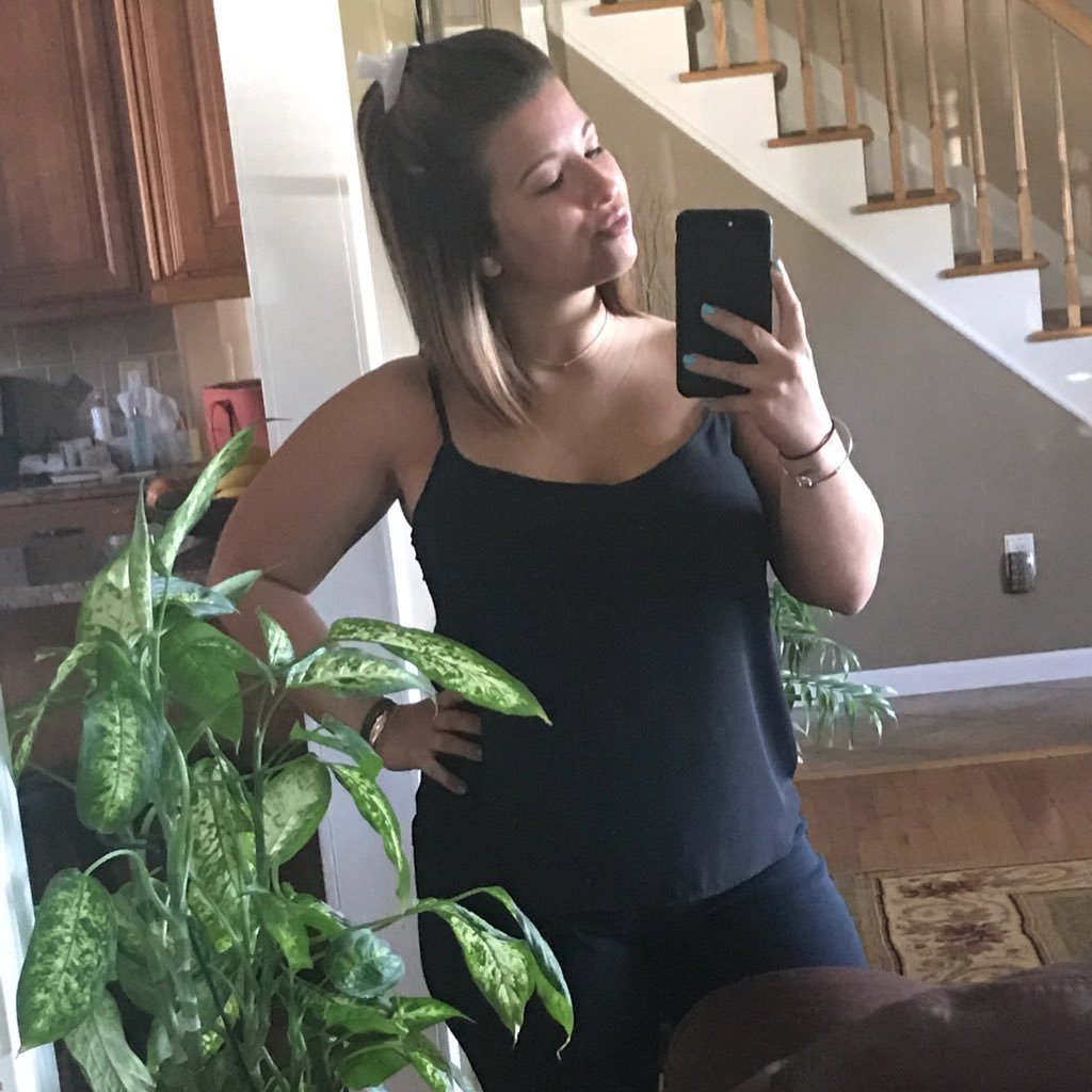 _tiinamariie's profile picture. 