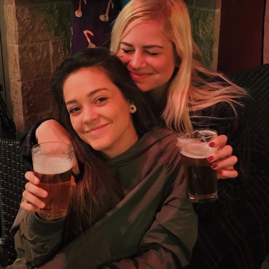 allyyybbroke's profile picture. f u c k • 🏳️‍🌈