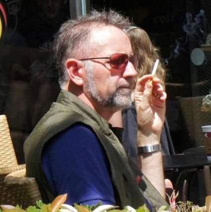 F4WDKZWlfyQ5Uk1's profile picture. 誠實誠信