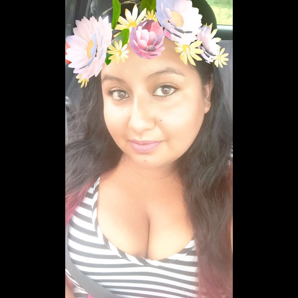 Makeup junkie 💅💞Love my fur/scaley babies 🐶🐱🐶🐟🐉 BzzAgent, Crowdtap, Pincher, Influenster 👌 **ACTIVE GIVEAWAYS!!**