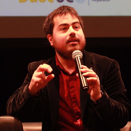 Máster en Educación y TIC de la @UOCuniversidad y Profesor de Historia de @cominidadpucv. Amo enseñar y apoyar a quienes día a día trabajan en ello en el aula.