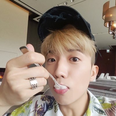 안녕하세요 팬 한국어 밴드 해요. 나는 생각 나 한다 공주병 크크크 크크크 ^.^ I'm just following you and Retweet to know the news. (●*∩_∩*●)